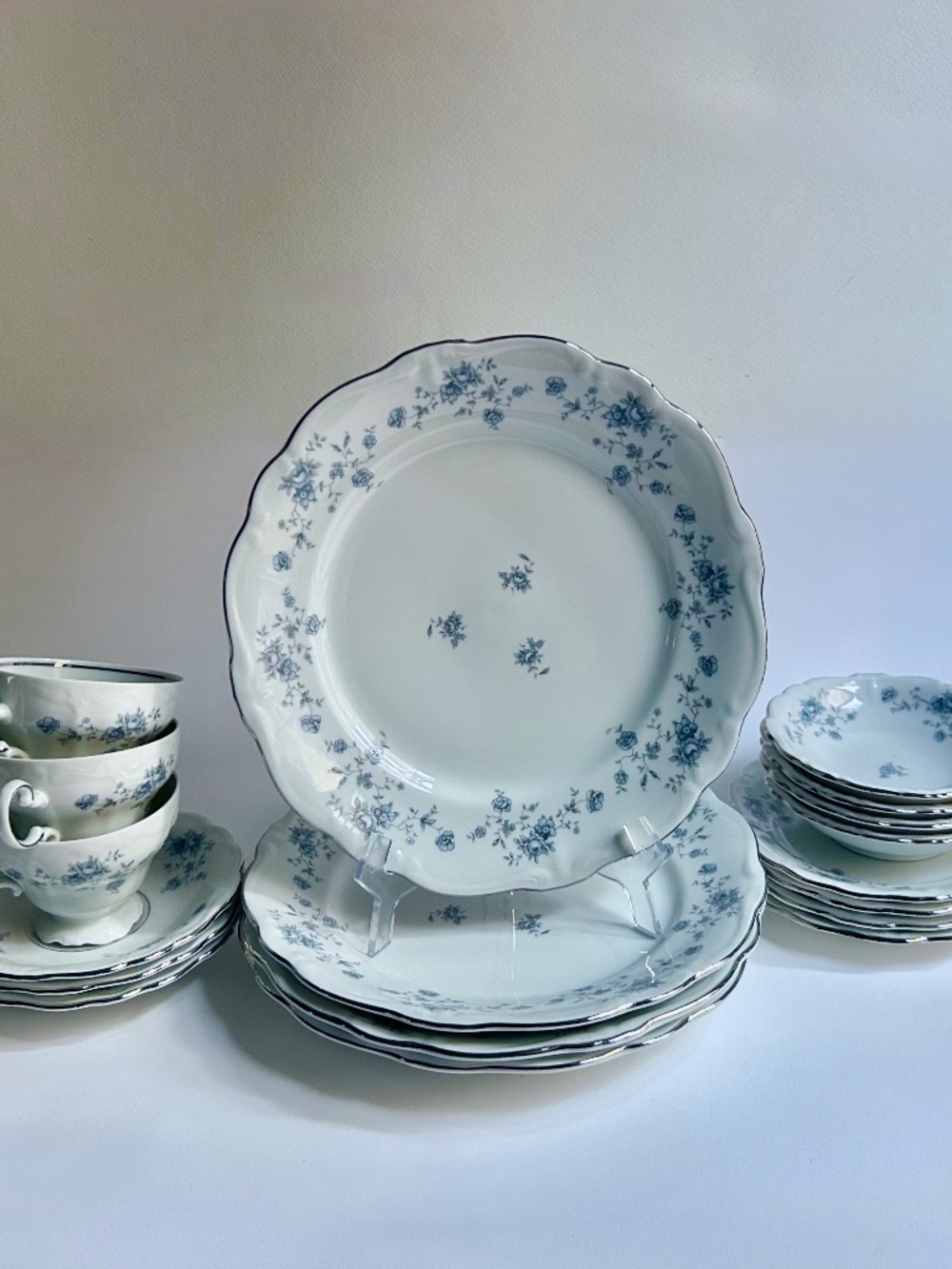 18 Piece Set Johann Haviland "Blue Garland" Porcelain & Platinum Dinnerware